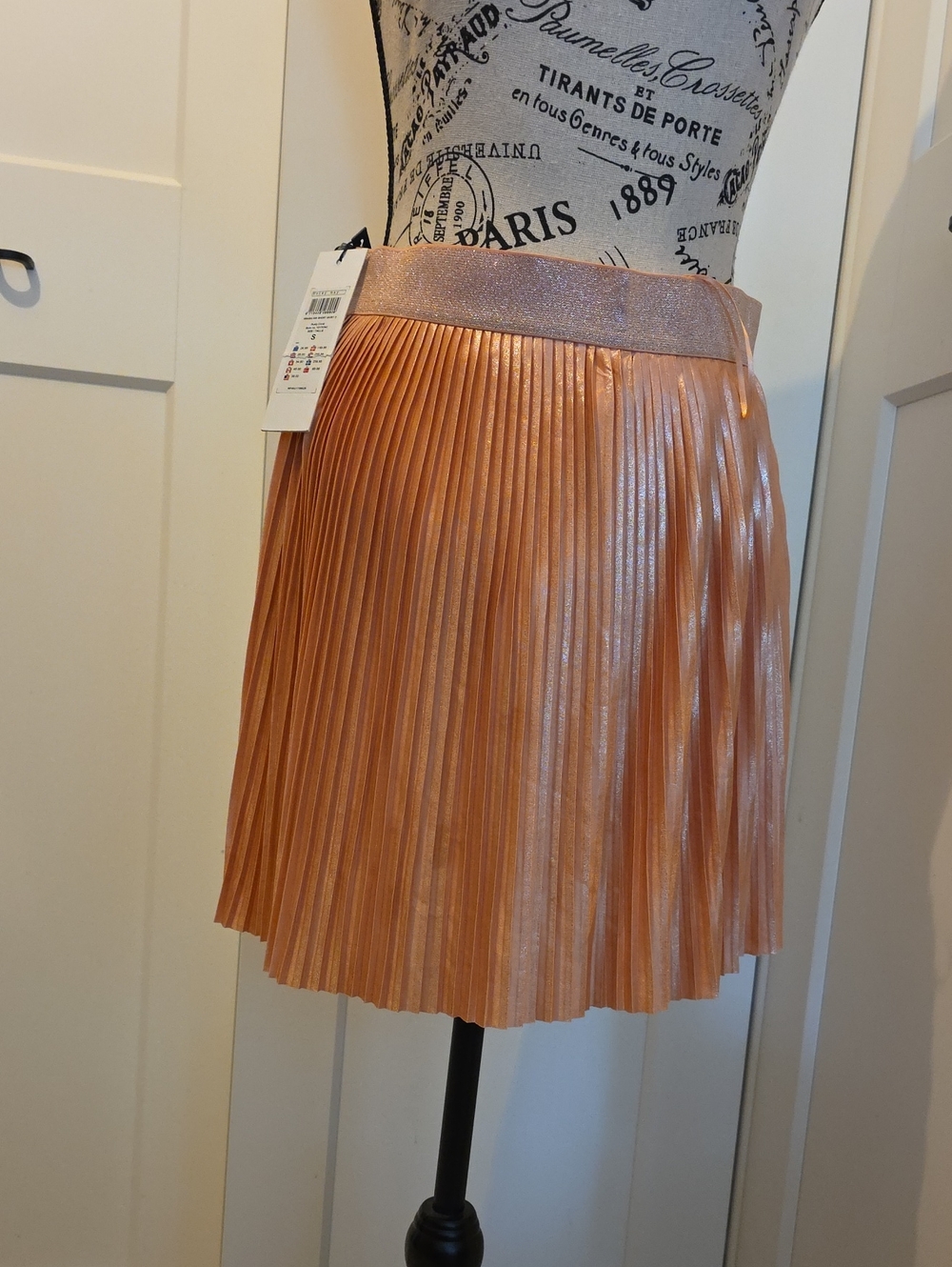 Noisy May Shimmering Peach Pleated Mini Skirt